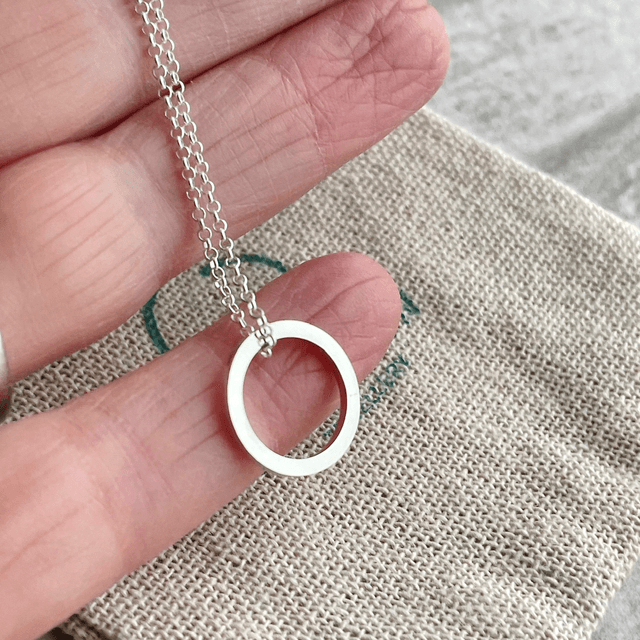 Minimal Silver Circle 