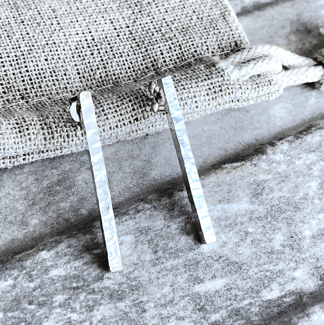 Large Hammer Texture Bar Studs