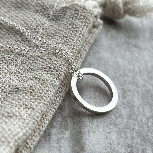 Minimal Silver Circle 