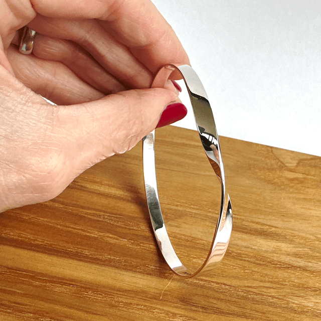 Bangle With A Twist 